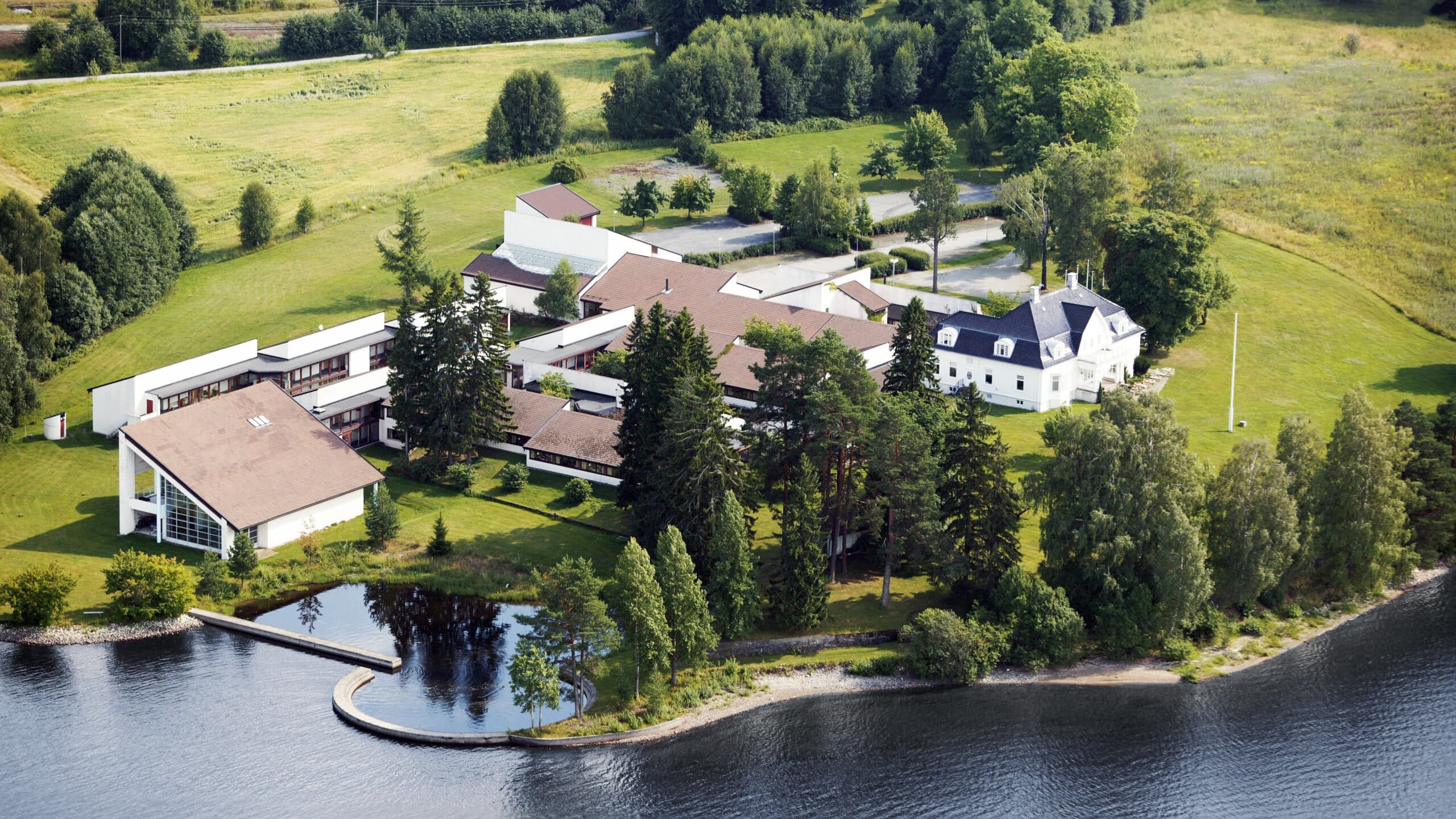 Thorbjørnrud Hotell - en perle ved Randsfjorden og i gangavstand fra Hadeland Glassverk